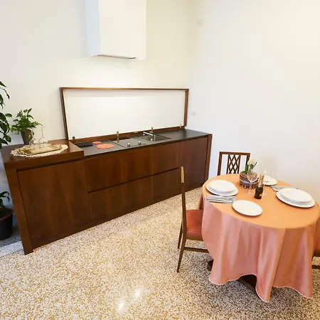 Charming On Grand Canal Holiday home